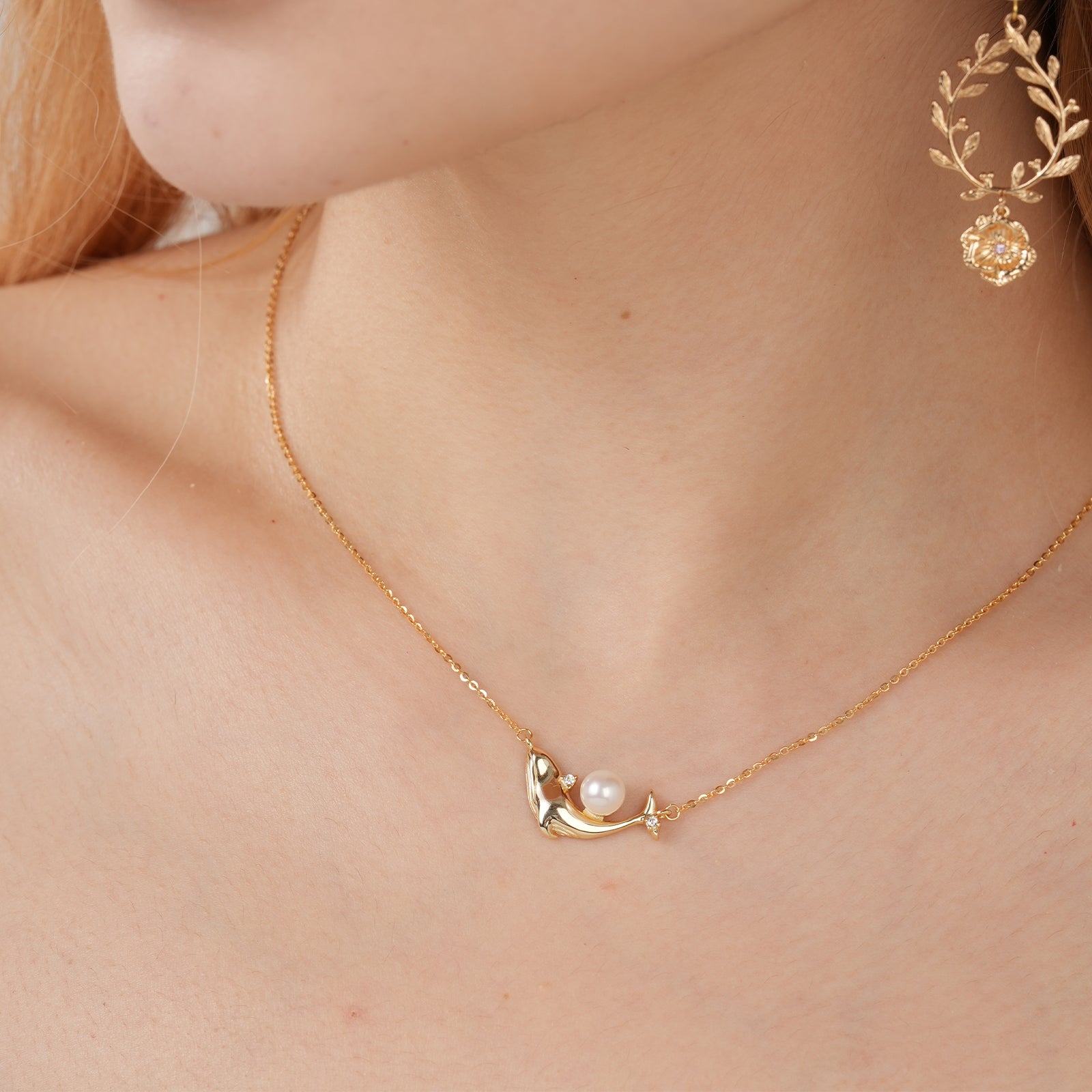 Personalized Round Freshwater Pearl Dolphin Necklace with Custom Name Disc